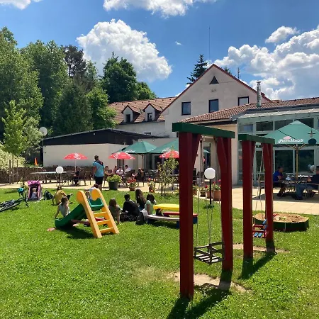 姆林伊赫拉瓦酒店 3* Vílanec