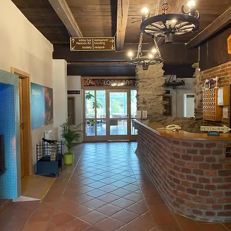 姆林伊赫拉瓦酒店 3*